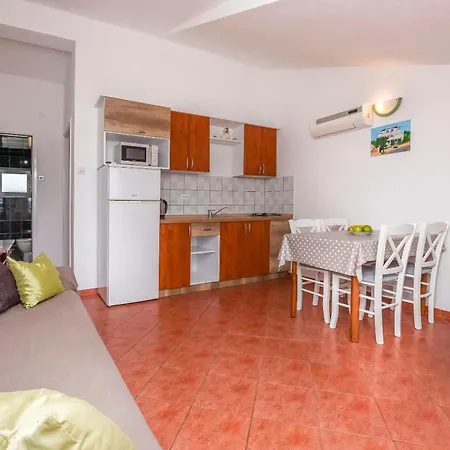 Jadranka Apartment *